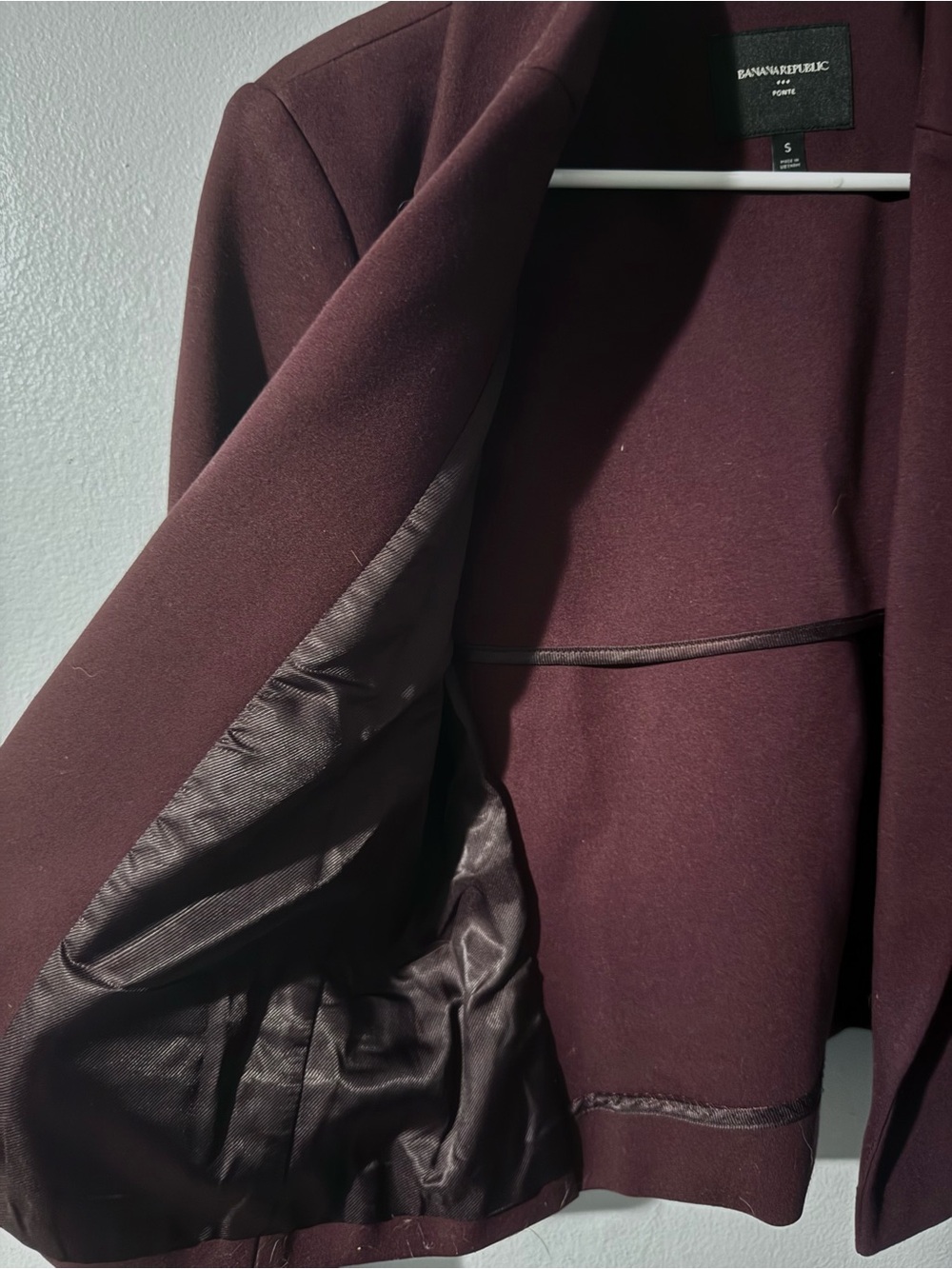Banana Republic Women's Wine Cropped Blazer - Picture 3 of 10